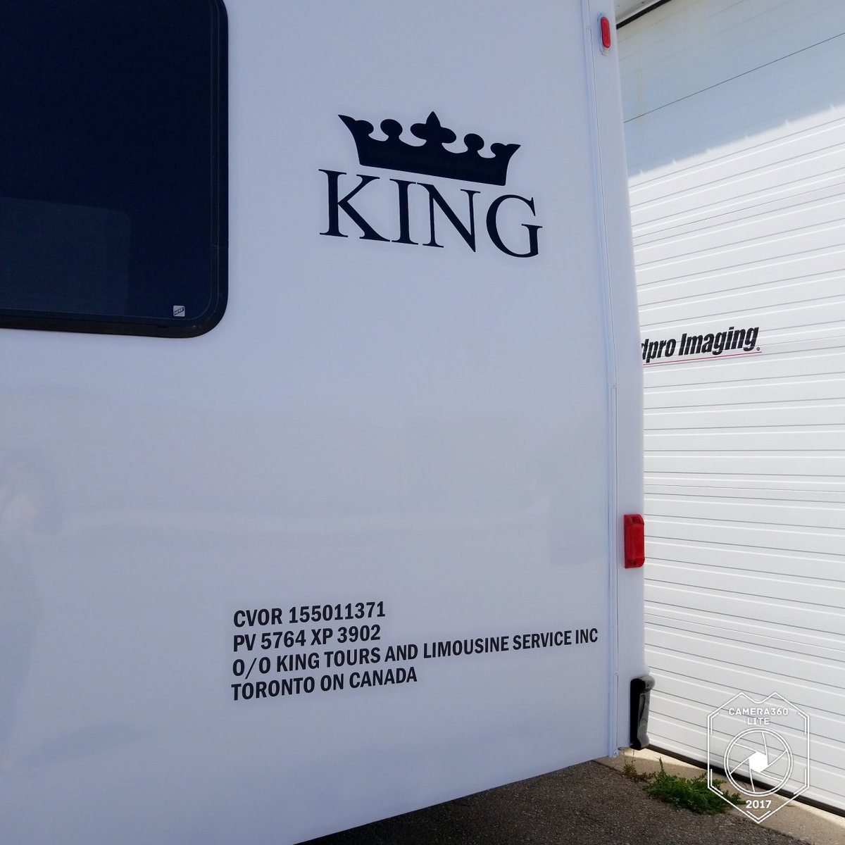 SpeedproErinM's tweet photo. Took us 15 minutes to install this #decalwork for our client's charter bus. If you are thinking of starting small with your #vehicle, call us for a free consultation.  #speedproerinmills #decals #print https://t.co/aaBIG615R8