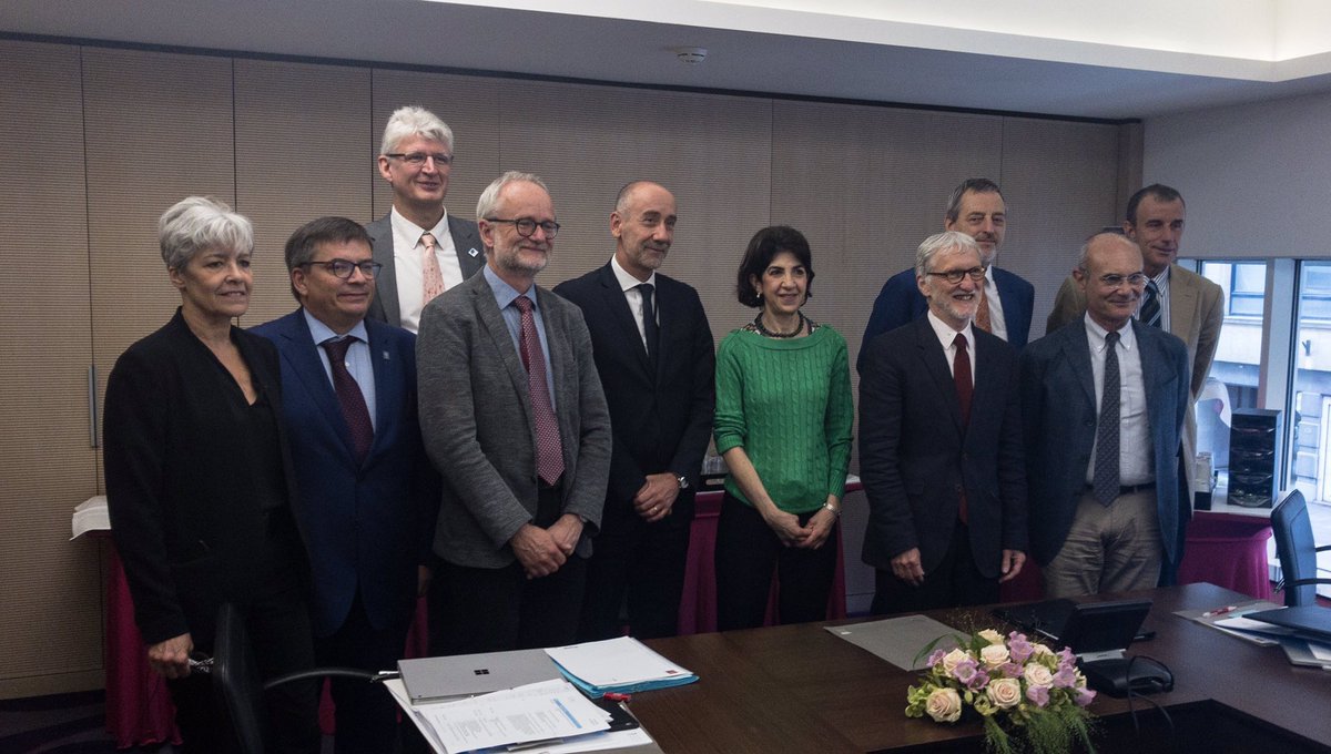FrancescoDSette's tweet photo. Thanks to Jean-Eric Paquet, new @EU_Commission DG for Research &amp; Innovation for this meeting organised within our @eiroforum General Assembly https://t.co/FruHYn7q8M