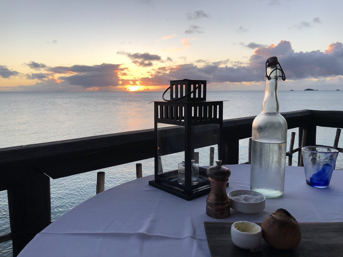 chicagowives's tweet photo. Last night’s dinner with a view did NOT disappoint!! 🍽🌅 @CocobayResort #SheerRocks
—————————————————#Views #Sunset #Beach #Travel #ANU #Travelblog #Hitc https://t.co/XXUwROMt4h