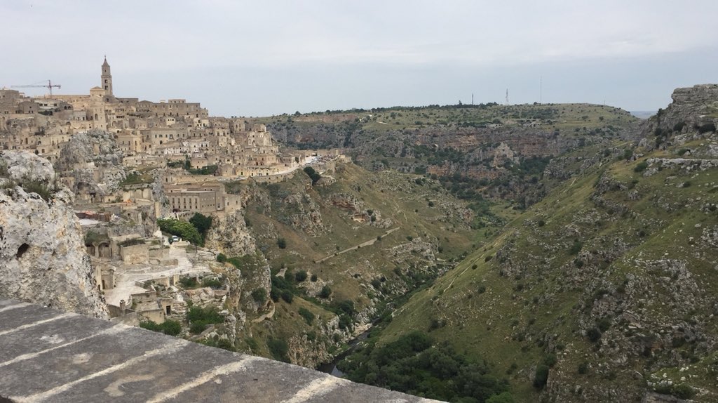 GiudyMel's tweet photo. #Matera e l’armonia di linee straordinaria creata dall’uomo...
#EUGreenWeek https://t.co/Rv3tuFEs86