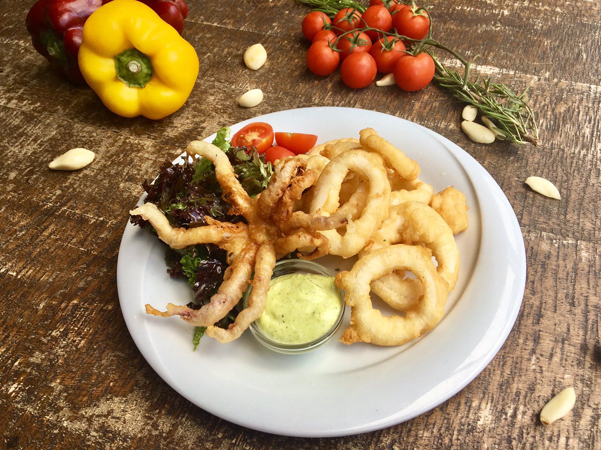 Special app - calamari served with a mixed leaf salad &amp; aioli sauce 
#marbella 
#marbs 
#puertobanus
#marbellafood 
#marbellalife 
#marbellalifestyle 
#foodies
#takeawayfood 
#takeaways
#takeawaymarbella
#fooddelivery
#drinkdelivery
#drinksdelivery
#burgerdelivery
#pizzadelivery