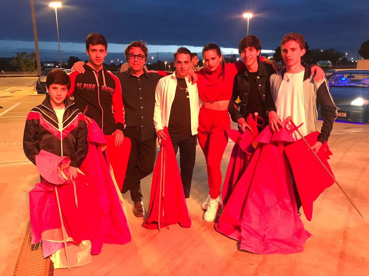 ETaurinaJaen's tweet photo. 📹 Acaba de estrenarse el videoclip del nuevo single de la cantante @rosaliavt  “Malamente”, donde varios de nuestros alumnos aparecen como protagonistas. 
https://t.co/3XkqhqAfKv https://t.co/5RPRYpW5Z0