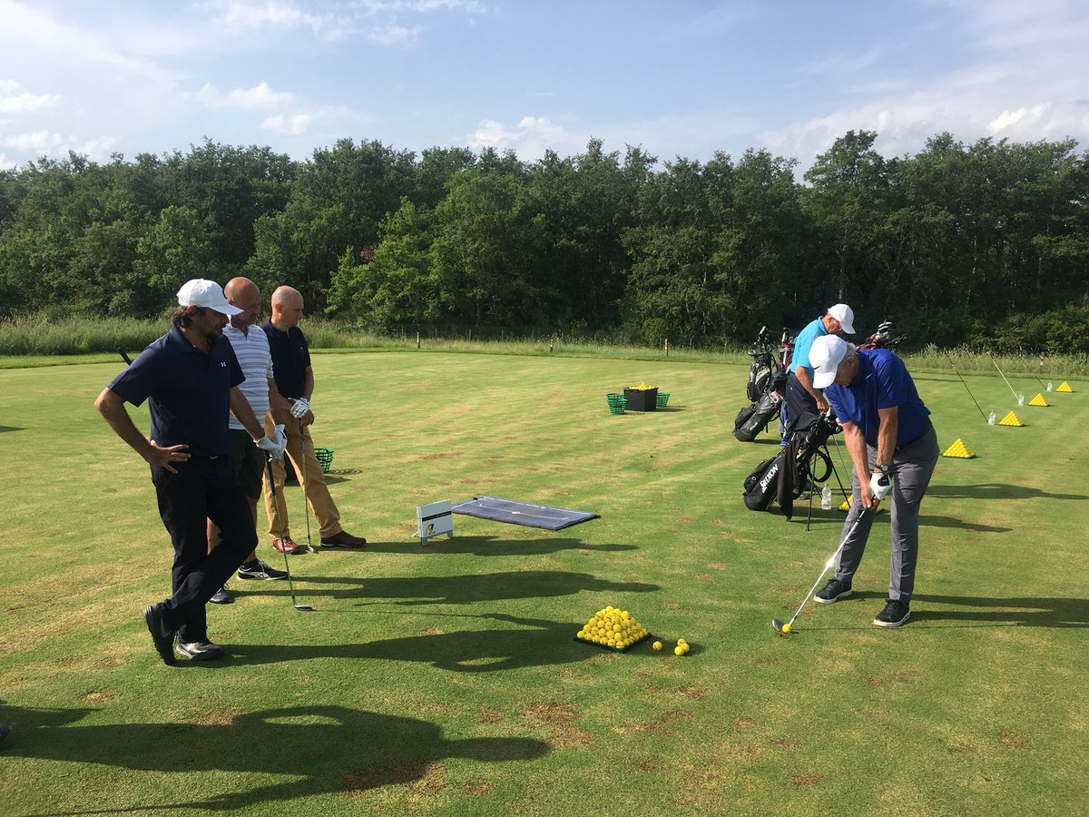 ZanardelliGolf's tweet photo. Primo giorno di golf clinic con Chuck Cook a @LaBagnaiaResort. Tecnologia, esercizi e grandi concetti tecnici. 👍 #golf #clinic #chuckcook https://t.co/KF8M1dubOp