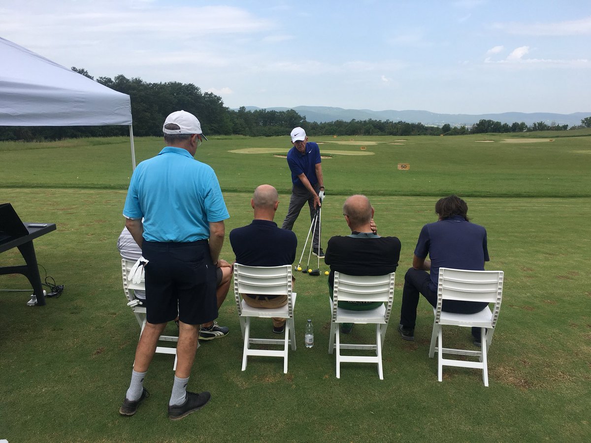 ZanardelliGolf's tweet photo. Primo giorno di golf clinic con Chuck Cook a @LaBagnaiaResort. Tecnologia, esercizi e grandi concetti tecnici. 👍 #golf #clinic #chuckcook https://t.co/KF8M1dubOp