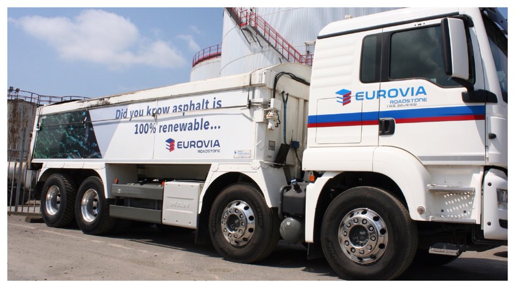 RVG_UK's tweet photo. @Eurovia_RdStone 8 wheel tippers with a full colour message highlighting an important ECO message to clients and the general public. 

Clear, simple and effective in all environments. 

Need help getting your message out? 

📞01934 421404
📧rvg@eurosignsgb.co.uk

#vehiclegraphics https://t.co/GTSvSs1RSO