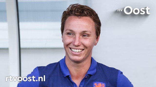 oost_sport's tweet photo. Fulltime contract voor Twentse trainers vrouwenvoetbal: "Dit is toch iets bijzonders" https://t.co/nuLfrBccnQ #rtvoost https://t.co/pxKaNqFM08