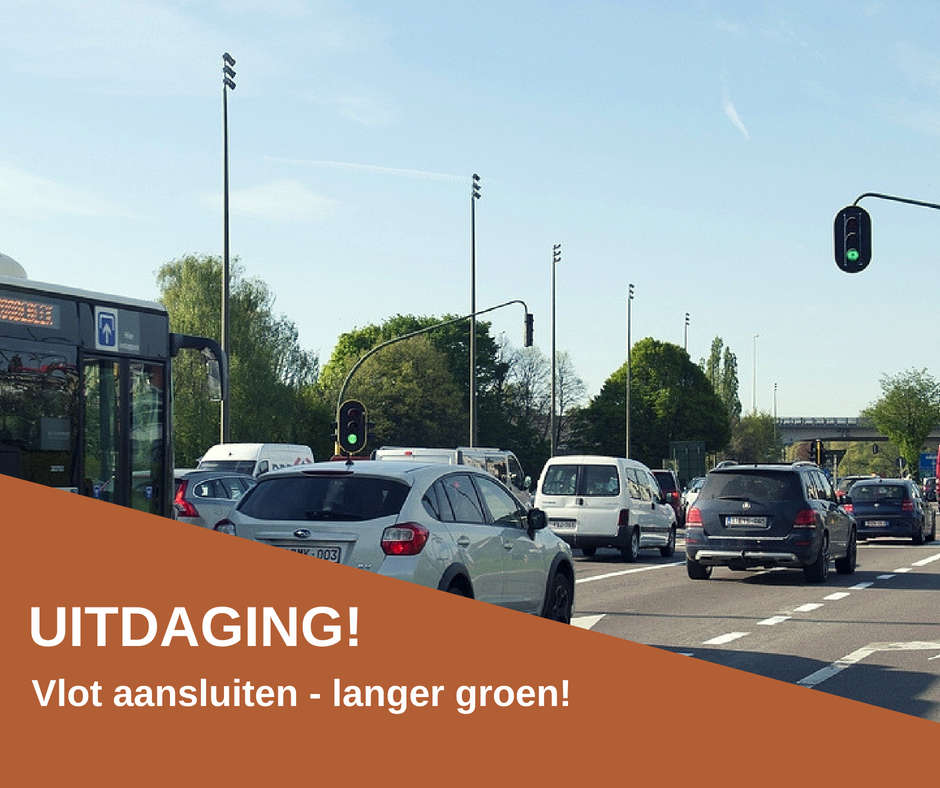wegenenverkeer's tweet photo. GSM-gebruik zorgt voor langere wachttijden bij verkeerslichten omdat voertuigen minder vlot op elkaar aansluiten en onze detectielussen in de war geraken. Met de GSM achter het stuur krijg je files, sluipverkeer en tijdverlies. En het is gewoon niet veilig. https://t.co/pwLNQeJ1hW