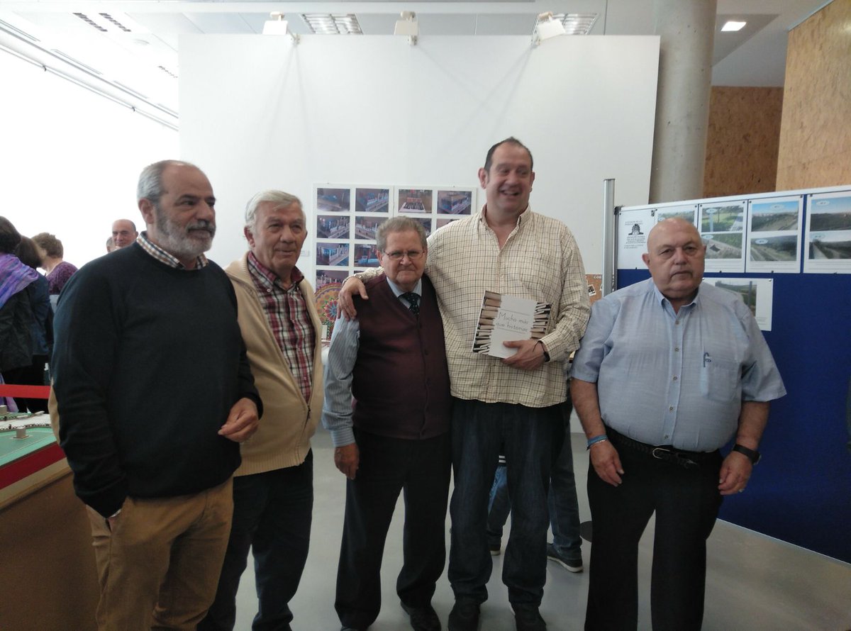 CsSalamancaCiud's tweet photo. 🍊 @JuanJoseZurro acude a la inauguración de la III Feria de Asociaciones de Mayores de #Salamanca @mayorescharros #FAMASA 👴👵 para apoyar a nuestros ancianos, esos que tanto nos cuidan! https://t.co/DXXRVrycFn