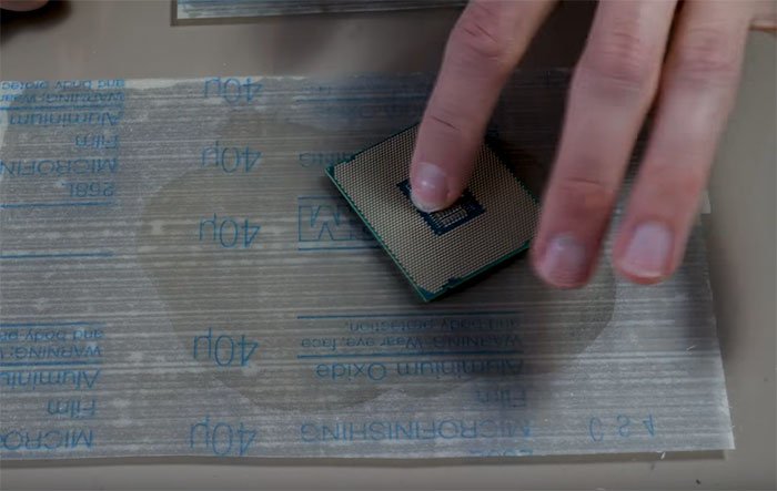 cowcotland's tweet photo. #Poncer le #Die de son #CPU pour un meilleur refroidissement est il une hérésie ? https://t.co/GCERFWQjHa https://t.co/abOZQLATAf