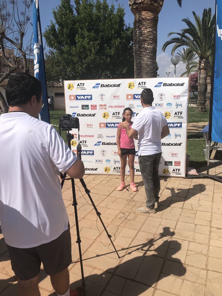 Entrevista a nuestra jugadora Claudia Contreras después de su gran victoria en 1a ronda en la @babolatcup en @tenisferrer @clubtenisjavea @FedExtTenis