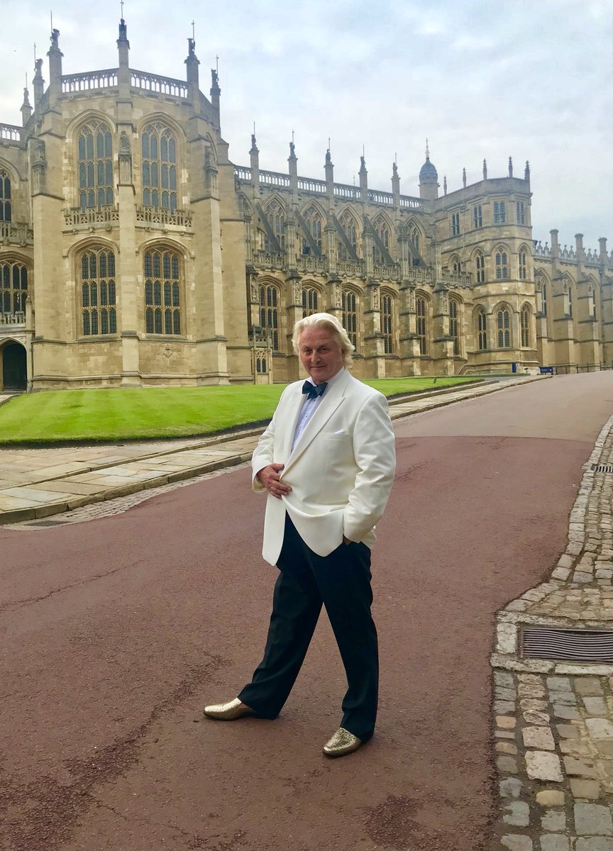 David_Emanuel's tweet photo. Attending a private black tie dinner at #WindsorCastle Hosted by the divine Sir James &amp; Lady Nicola Perowne. It was a fun and lively evening!! Fashion Note: Glitter evening slippers given to me by @HalfYardTV from our upcoming @tlc_uk show #SayYesToTheVegasDress.
#TimeforHoliday https://t.co/0mfvsceZO8