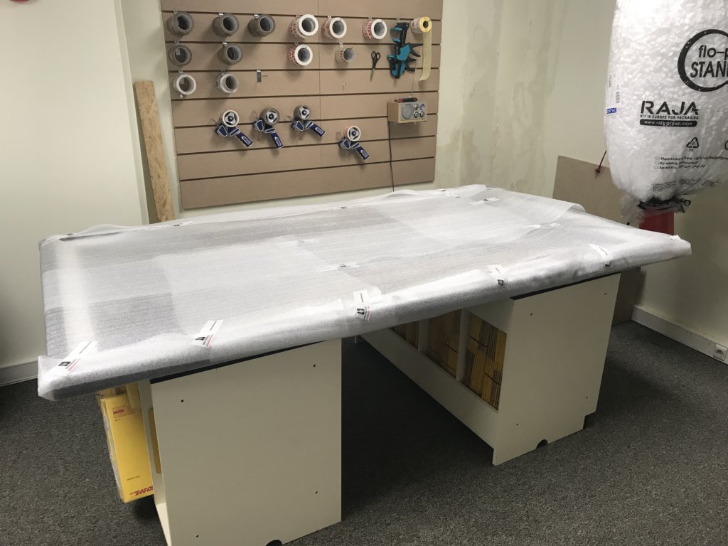 MBE_Grasse's tweet image. Quand les stars XXX(L)s’invitent au @Festival_Cannes  @villecannes !!
Emballage sur mesure de vos œuvres surdimensionnées !!! 260*140 115kg direction l’Allemagne ! 
Confiez nous l’impossible nous vous trouverons la solution ! #peoplepossible