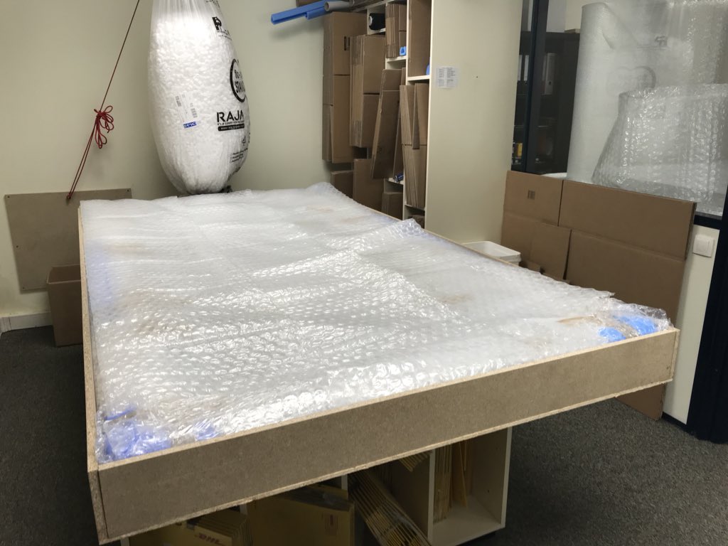 MBE_Grasse's tweet image. Quand les stars XXX(L)s’invitent au @Festival_Cannes  @villecannes !!
Emballage sur mesure de vos œuvres surdimensionnées !!! 260*140 115kg direction l’Allemagne ! 
Confiez nous l’impossible nous vous trouverons la solution ! #peoplepossible