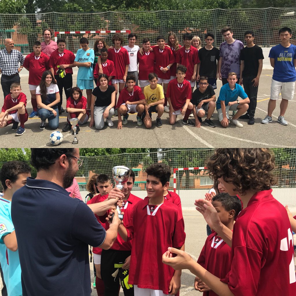 Cemporda's tweet photo. Aquest matí el grup d’alumnes #3resocee1718 #fadir #aps #aprenentatgeiservei han rebut la visita dels companys de l’escola Mare de Déu del Mont. Torneig de futbol i esmorzar a la biblioteca del centre. Gràcies per la visita!!! https://t.co/EzmZnvGXaq