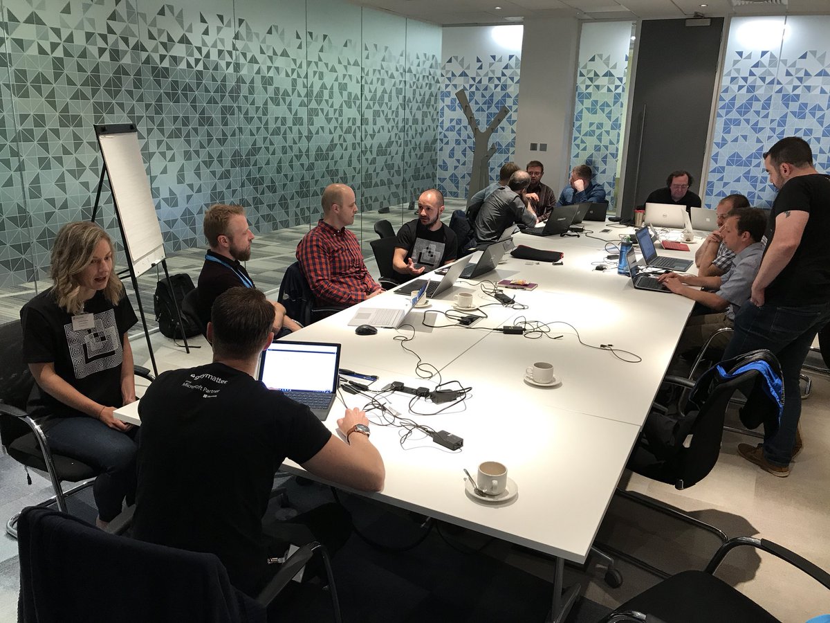 GuyGregory's tweet image. Spending the day in the @GreyMatter_News #AzureLiveLab helping their customers to migrate their applications to Azure.