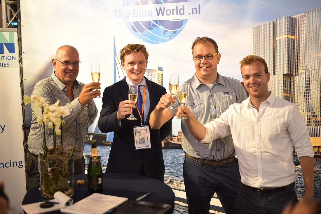 ppvanvoorst's tweet photo. Gezelligheid en goede zaken, mooie combinatie te vinden bij @Maritime_EH stand #f126. Leer meer over gebruik van groene elektriciteit voor o.a. scheepsvoortstuwing. #elektrischvaren #emissieloos @skoonsocial @Theblueworldned @ConnectMaritiem https://t.co/RbaQOyoOh7