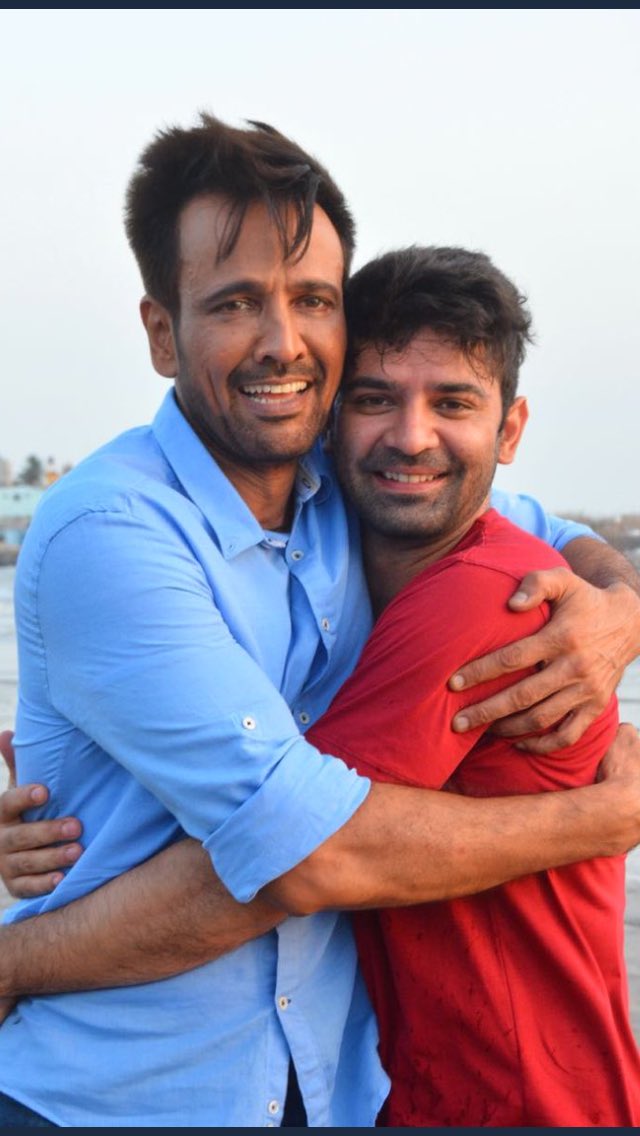 buradamutlu's tweet image. Tuttuğunu kaldırıyo Maşallah😁😁 @BarunSobtiSays @kaykaymenon02 #TGIDF