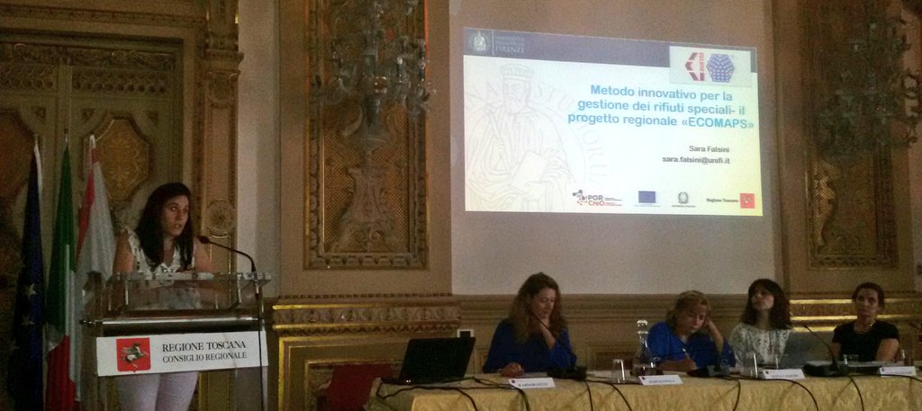 FESRToscana's tweet photo. Il progetto #ECOMAPS cofinanziato @PORCreOToscana è una piattaforma innovativa simile a Google maps per aiuta a tracciare e trovare la modalità migliore per smaltire i rifiuti consultabile anche dai cittadini. #EUinmyregion #EUdialogues https://t.co/kZPxEyJBPZ https://t.co/3NaPpPSLhB