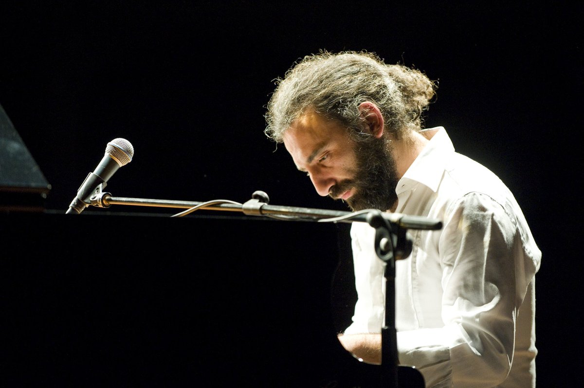 Radio1Rai's tweet image. Oggi alle 16.30 @StefanoBollani live a #FuoriGioco. Con #QueBom ci racconta il suo amore per il #Brasile. 
#Radio1