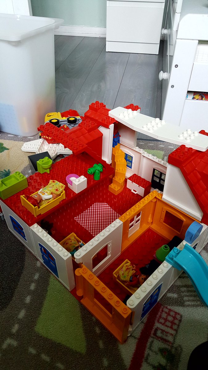 slorfin's tweet photo. building a new house #rainy #building #house #kids https://t.co/nEENEaFEYq