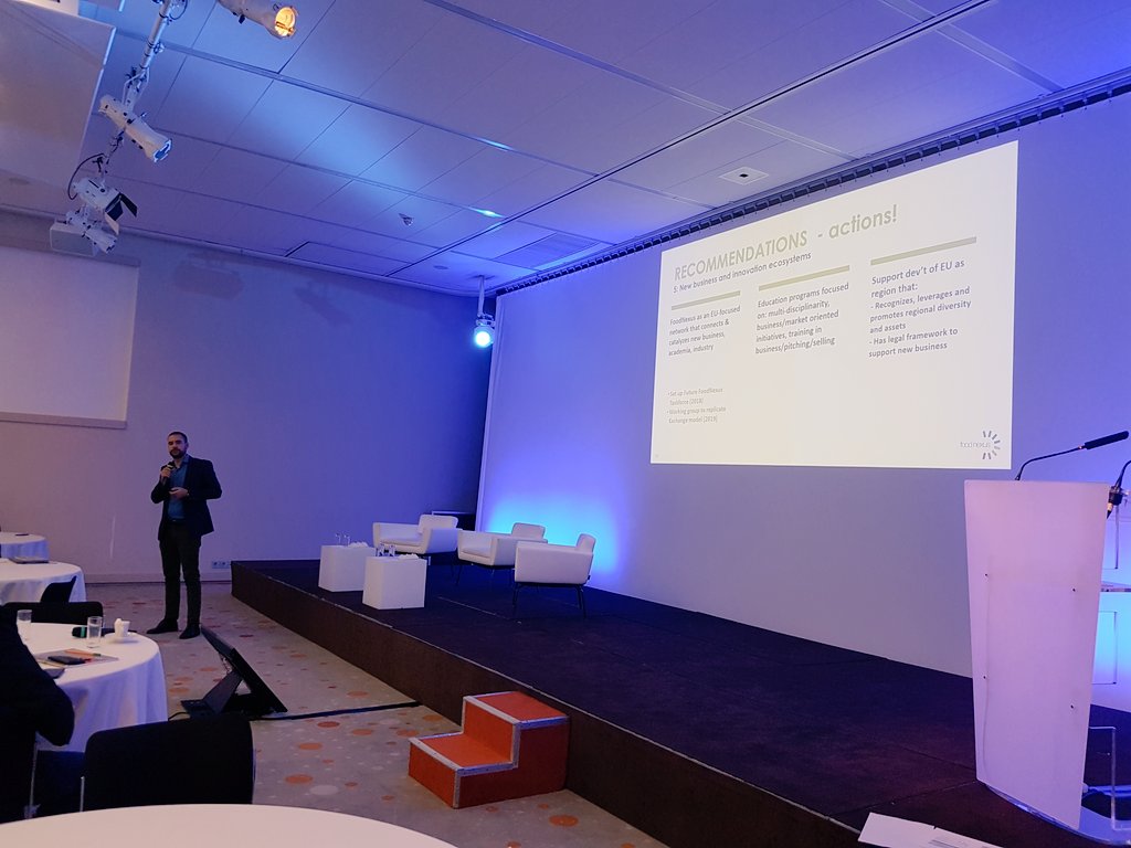 ClaudiaLarix 🌍💞 tweet media