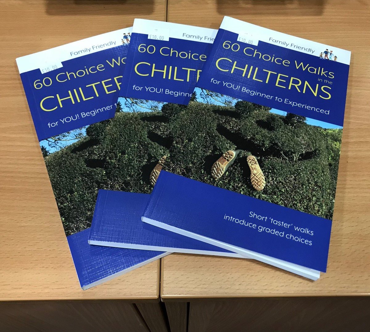Bucks_Libraries's tweet image. This year's Chiltern Walking Festival may be drawing to a close but that's no reason to stop walking... especially when you can pick up one of these new Chilterns Walking Guides from #RisboroughLibrary. 60 walks from beginner to experienced for only £10. Grab one today! ^MW