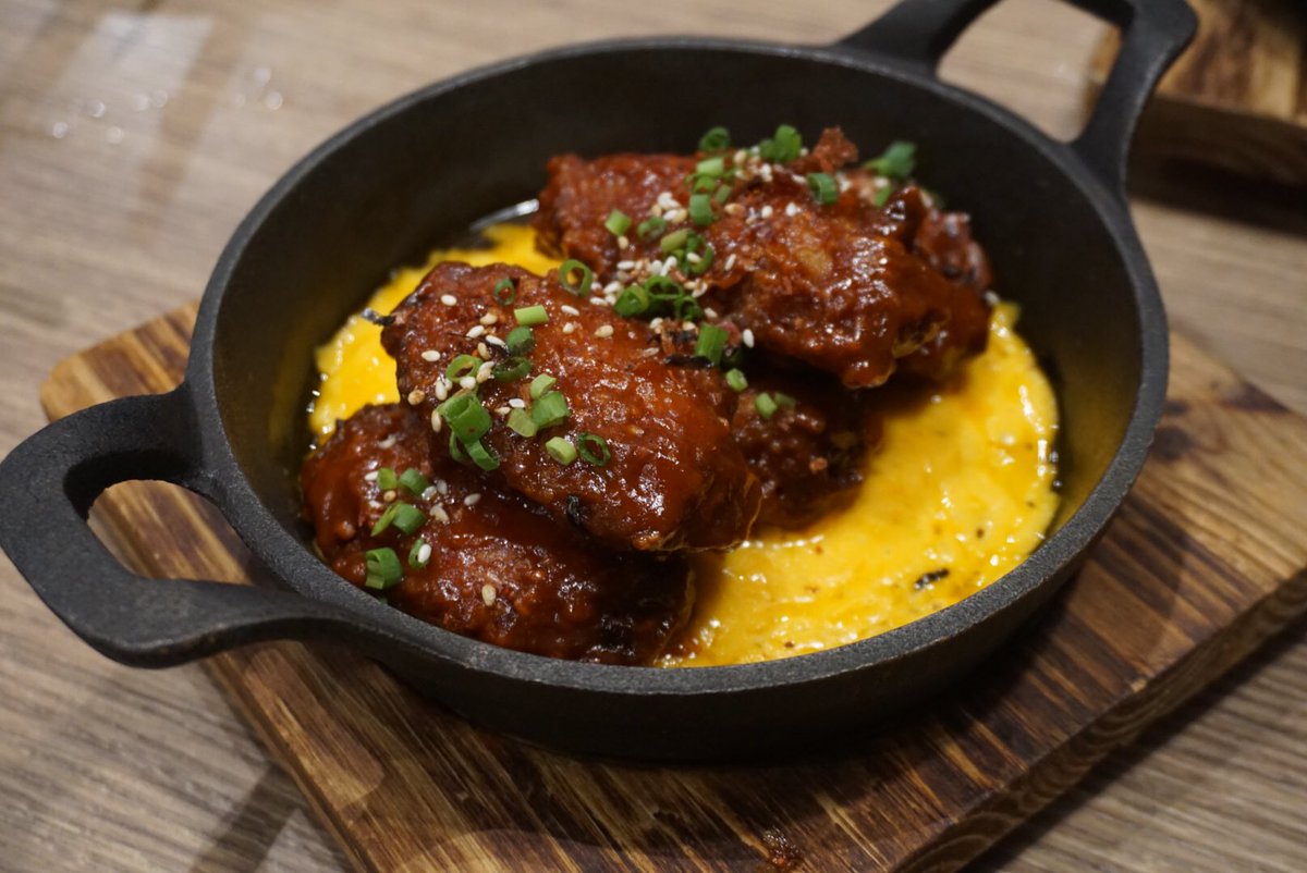 Eatleklek's tweet photo. James Cheese Back Rib with cheese ใครสายชีสก็มาลองกันได้ มีแบบเซตกลางวัน 289 บาท ขนาดกำลังพอดีกิน ซี่โครงหมูนุ่มเนื้อเยอะดีกินกับชีสยืดๆ แนะนำให้สั่งซุปกิมจิไม่ก็ข้าวผัดกิมจิมาตัดเลี่ยนด้วย มีเซตอาหารกลางวัน 189 บาท #cheese 
📍James cheese central World ชั้น 6 https://t.co/9v2jEpShpr