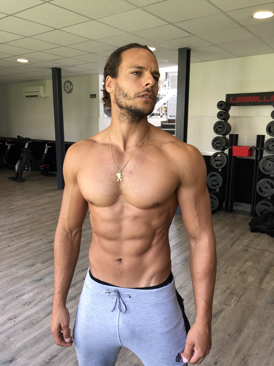 BodytimeXpress's tweet photo. Pousse toi je me vois pas dans le miroir 🙄🤣 #Prétention #EtAlors
Quelle séance pour vous aujourd’hui ⁉️
Moi c’était séance 3 de mon TWM #ArmyPJ
Mes entraînements, mon alimentation, mes compléments pour 19,90€ sur https://t.co/Jq86vCKCNH
#GardezLaPêche
PJ Cabrieres https://t.co/nTnnhDiXRs