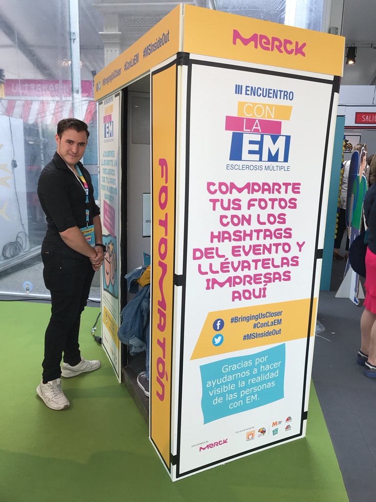 FundacionEMM's tweet photo. Conoce la #esclerosismultiple a pie de calle hoy en la la Plaza de Ópera📌 en #Madrid, acércate al fotomatón y llévate tu foto 📸 #ConlaEM Compártelas en RRSS 📲💻con los hashtags y ayúdanos a visibilizar la #EM 💪👀👍#DiaMundialEM #MSInsideOut #BringingUsCLoser https://t.co/qh0cJmA1S2