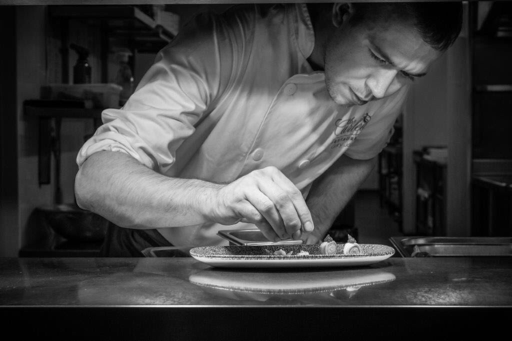 Laura Rhys tweet media