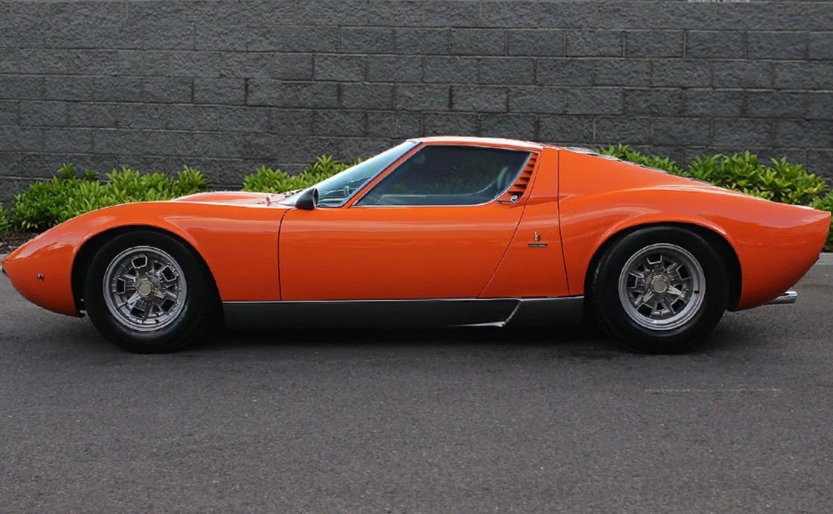 DrivenByOne's tweet image. Sensational #Lamborghini Miura S listed for sale at a mind-blowing £1.8million 😍😍 buff.ly/2LEFy4J