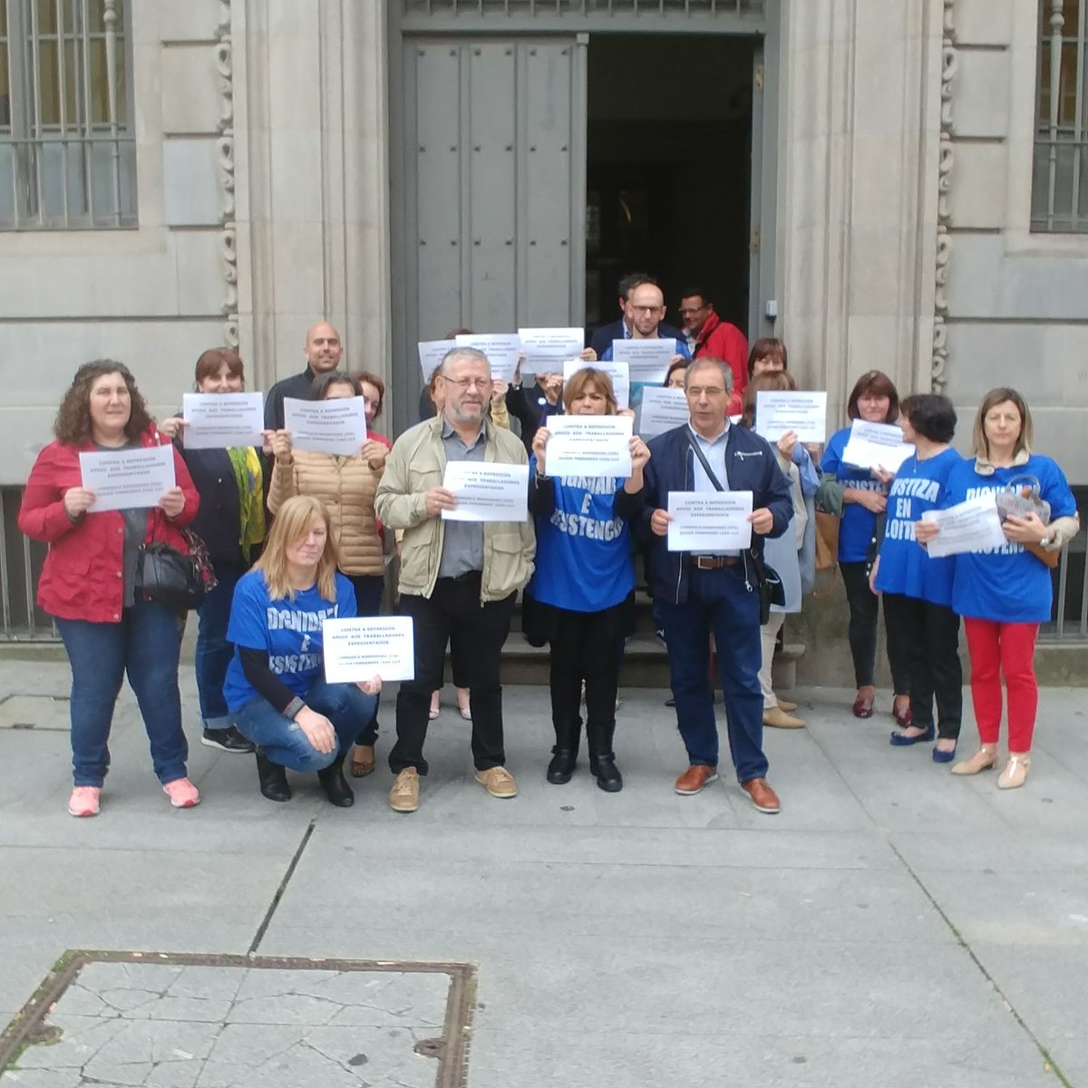 alternativaxus's tweet photo. continúan as concentracións en apoios dos noso compañeiro Javier Fernández e da delegada da @galizaCIG Chelo Rguez.
Hoxe en #Vigo #Coruña e #Pontevedra https://t.co/0tcJjAi9ks