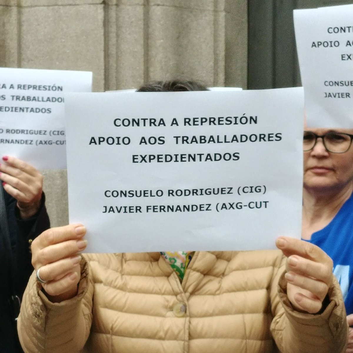 alternativaxus's tweet photo. continúan as concentracións en apoios dos noso compañeiro Javier Fernández e da delegada da @galizaCIG Chelo Rguez.
Hoxe en #Vigo #Coruña e #Pontevedra https://t.co/0tcJjAi9ks