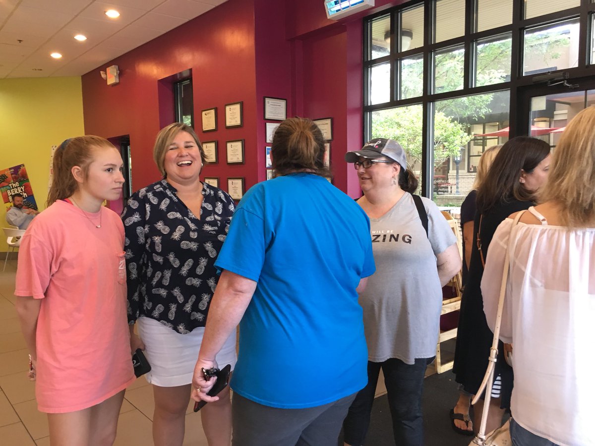 Denna Vance tweet media