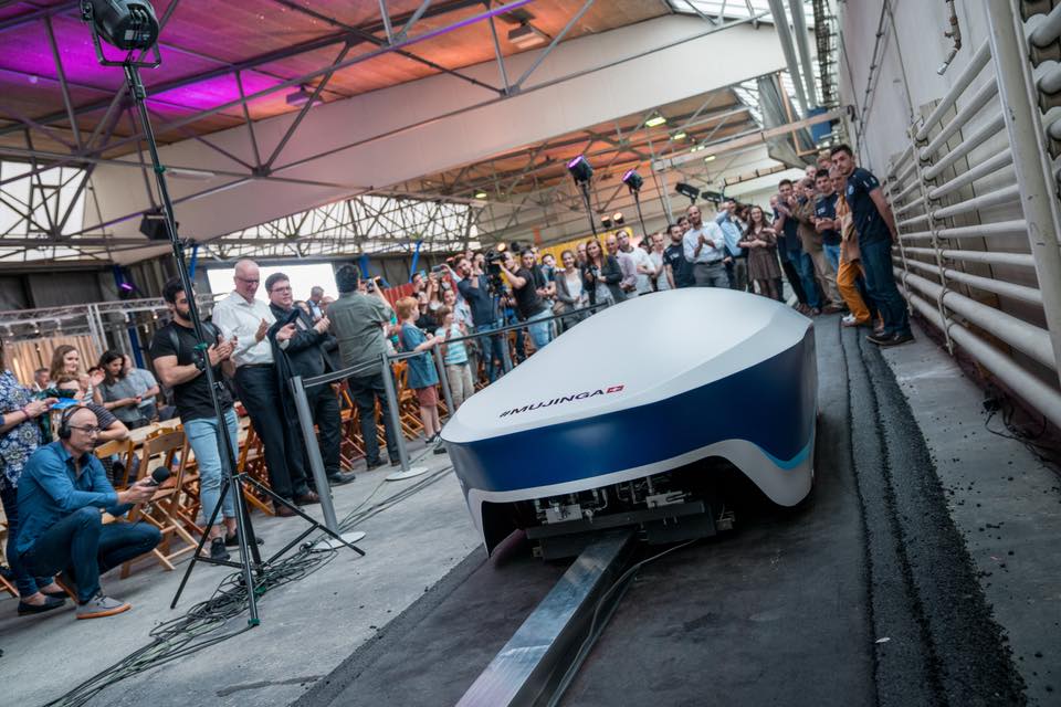 swissloop's tweet image. Last week we revealed our new pod "Mujinga“. Thank you again OBI, @innopark_zh, @ETH_en , Kunz+Tellenbach Raumgestaltung AG and Druckzentrum AG Zürich Süd for enabling this event!

Photo credits Lorenz Huber
#gomujinga #swissloop #breakapod