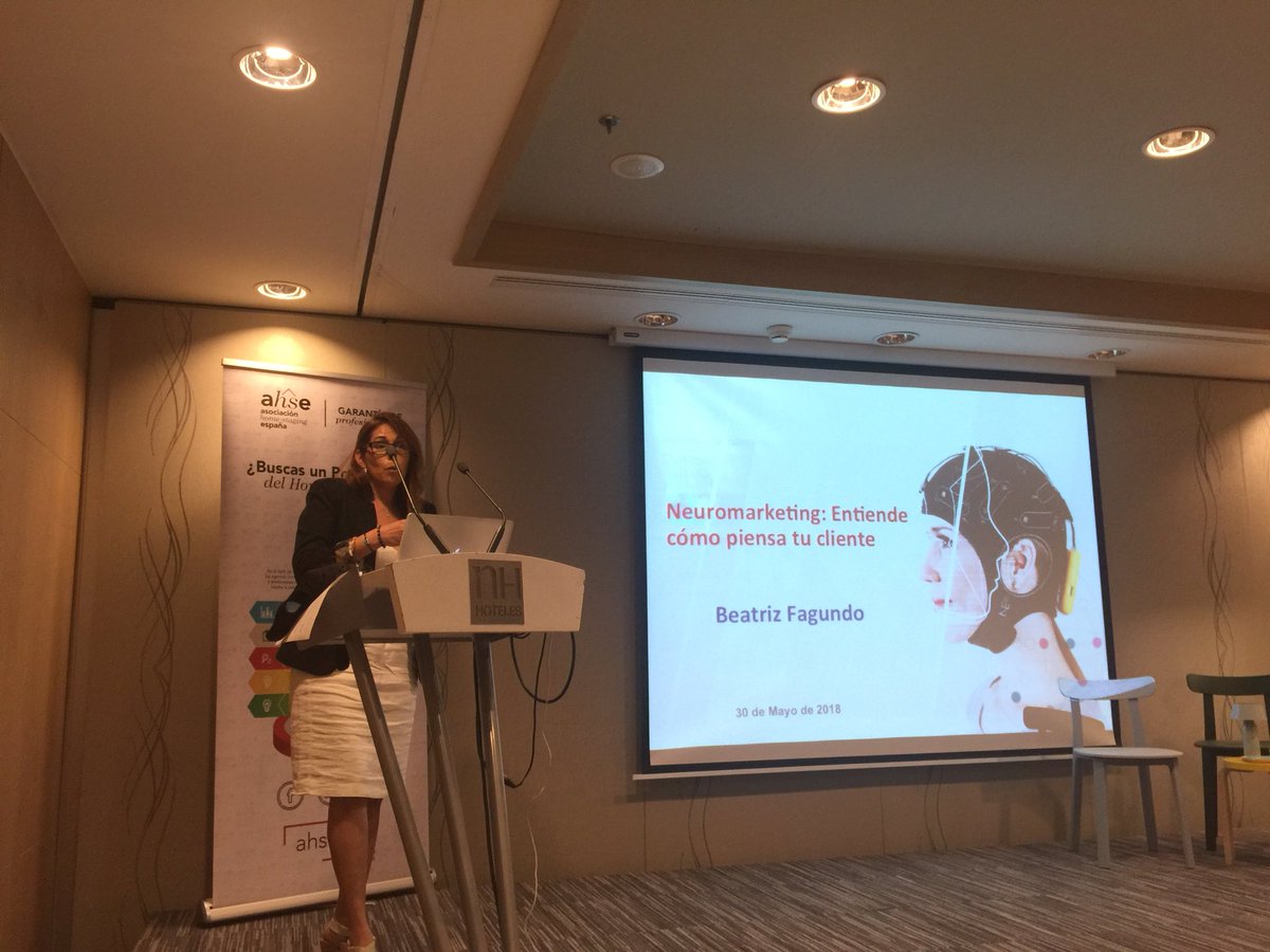 A aprender sobre el cerebro de nuestros clientes (bueno, y el de todos). #convencionahse18  Ahora, Beatriz Fagundo