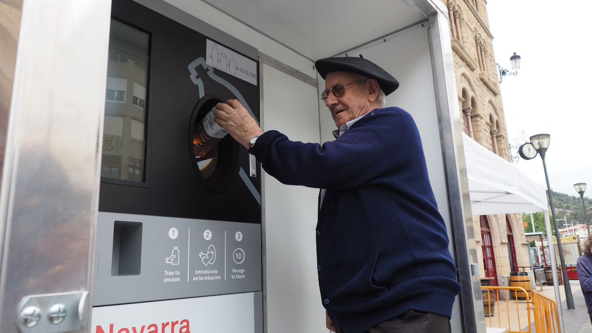 _Retorna's tweet photo. En Estella-Lizarra, desde los más pequeñ@s hasta los más mayores han entendido al instante que devolviendo los envases, latas y botellas no acaban tiradas por el entorno. #NavarraXlosRetornables #sddr #residuos #noplastic https://t.co/D1KI6RfTXu