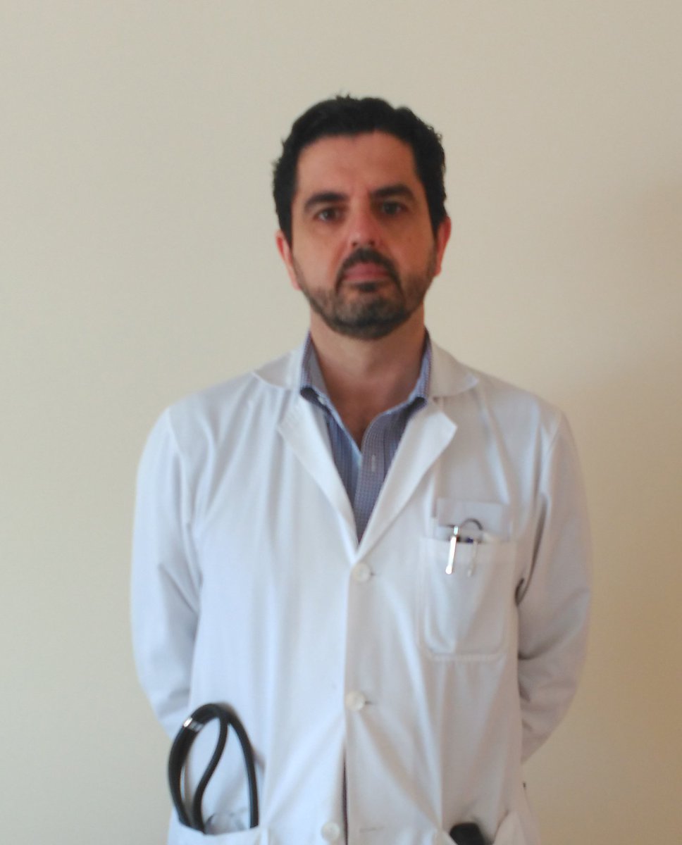 CostaNevada's tweet photo. Jorge, nuestro médico nos ha dado algunas pautas para nuestros mayores  para prevenir  un golpe de calor  o  deshidratación. Sus #recomendaciones son ingerir 1´5  - 2 litros de líquido al día, no salir a la calle en las horas de más exposición solar y usar ropa clara y ligera. https://t.co/KChXPPGKjk