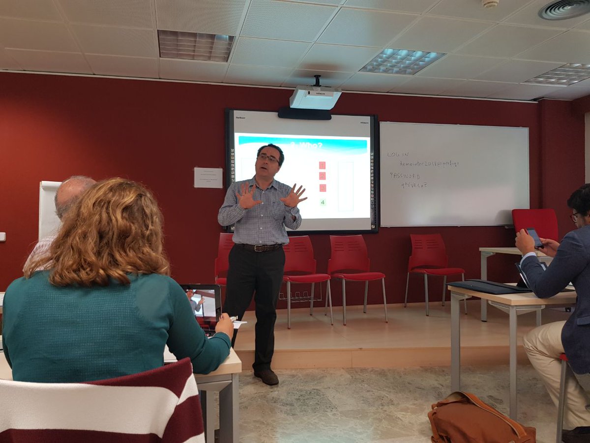 . <a href="/JordiBarrat/">Jordi Barrat</a> doing his presentation in University Valencia, here explaining about the dialog among different actors in #eVoting #politicalParties:
- Private companies (like <a href="/nvotes_com/">nVotes Online Voting</a> )
- Public institutions
- Political parties
- Citizens