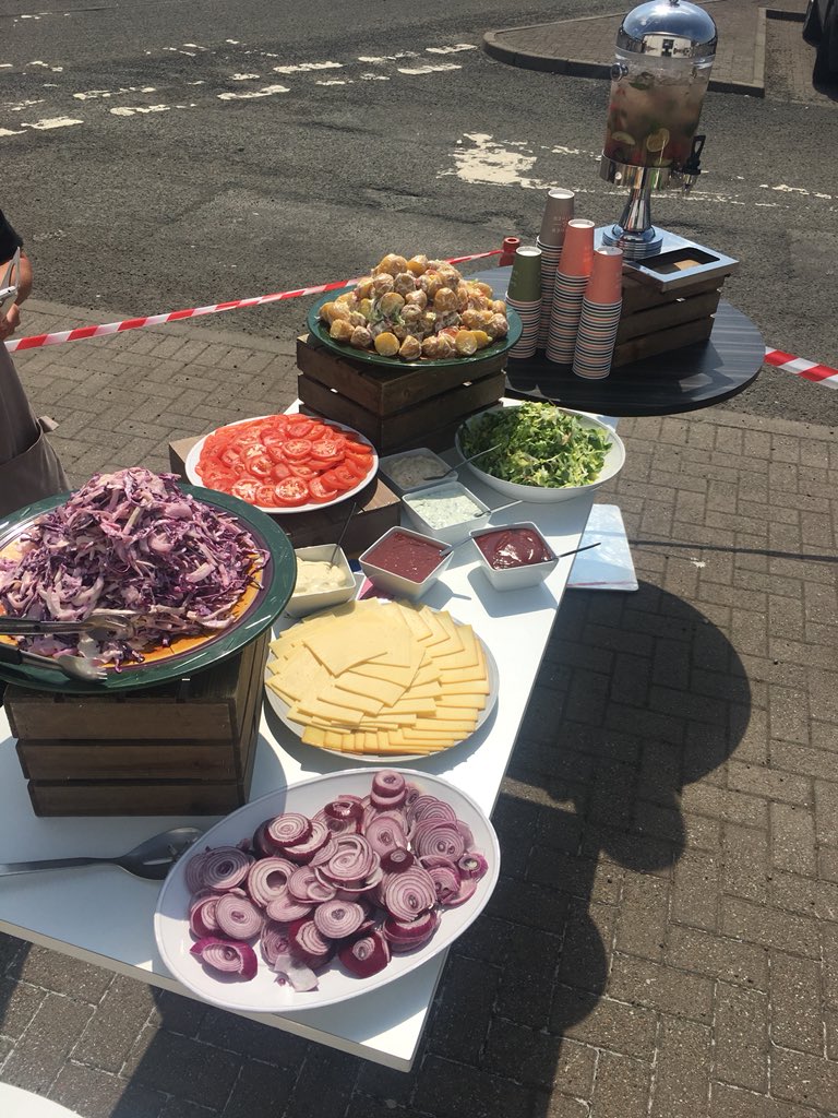 What a day for a bbq ☀️☀️☀️😀😀😀<a href="/workforsky/">LifeAtSky</a> #glasgowsun