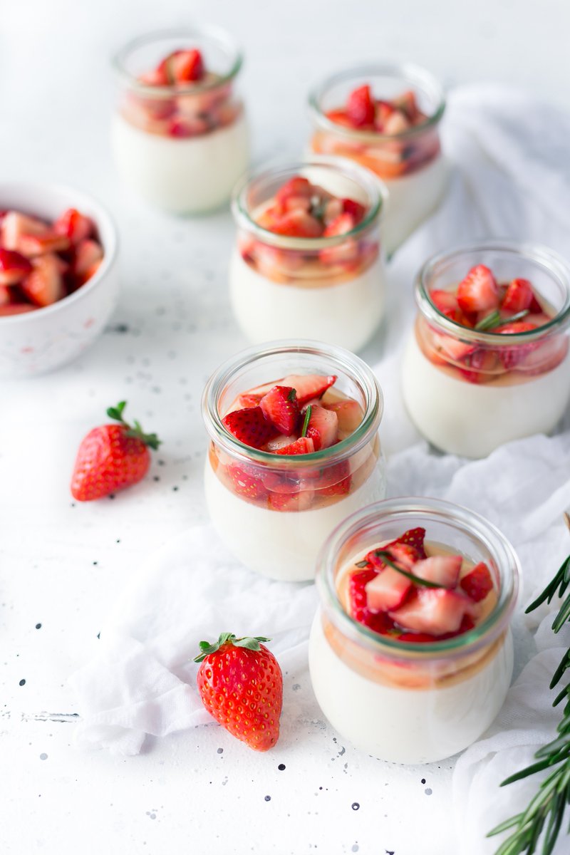 espelexplorador's tweet photo. Nos encanta esta receta de yogur con compota de fresas con miel y cardamomo de @CanalCocina ⬇️⬇️⬇️ Y, si la haces con cardamomo El Explorador, ¡muchísimo mejor!

https://t.co/Hr8RjRbEDR

#canalcocina #MasterChef #recetas #especias #ElExplorador #comesano https://t.co/6SboLywSEc