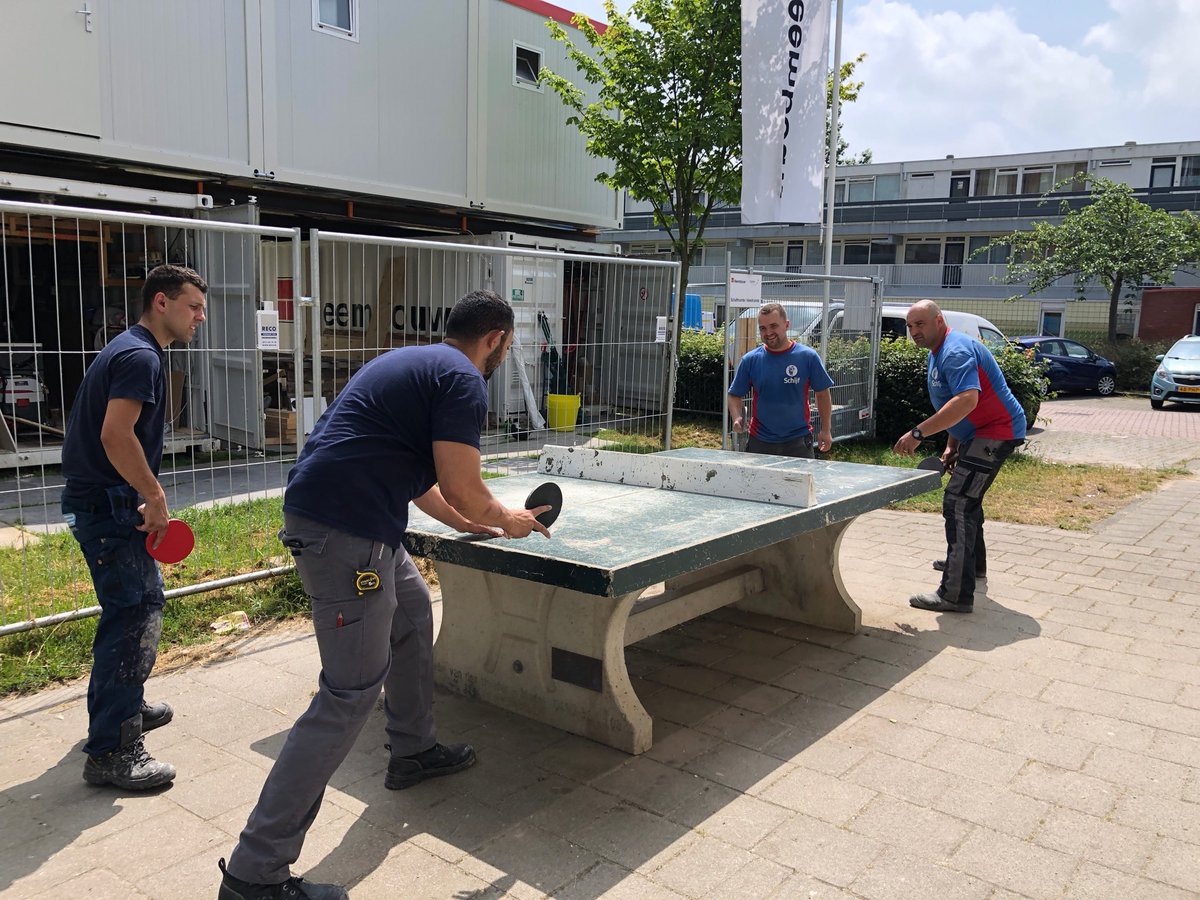 Tafeltennissen in de pauze! <a href="/zondervan/">Zondervan Publishers</a> tegen @SchijfGroep #Heembouw #renovatie