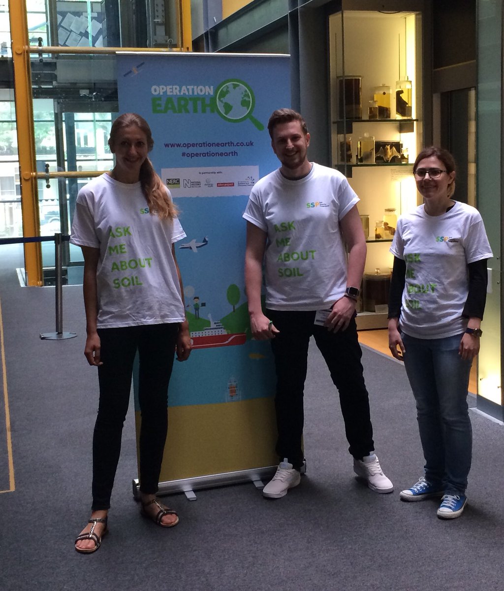 Soil_Security's tweet photo. Our team of #soil experts @NERCscience #OperatioEarth @NHM_London today. Here till 4pm #AskMeaquestionaboutsoil AskMeaquestionaboutsoil https://t.co/JNog0sqfYA