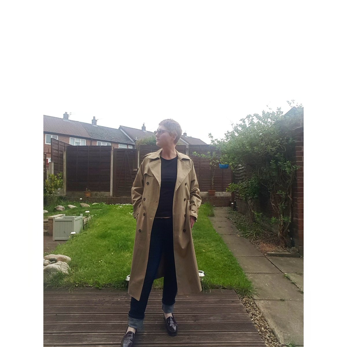 The best decision I made today is wearing a mac! 🌧🌧🌧
#styleinspo #styleinspiration #fashioninspo #fashioninspiration #fashioninyour40s #fashioninyour50s #keepingthestyleinyour40s #after40 #afterfortyblog #styleafter40 #ootd #oufitoftheday #womenintheir40s #stylish40s