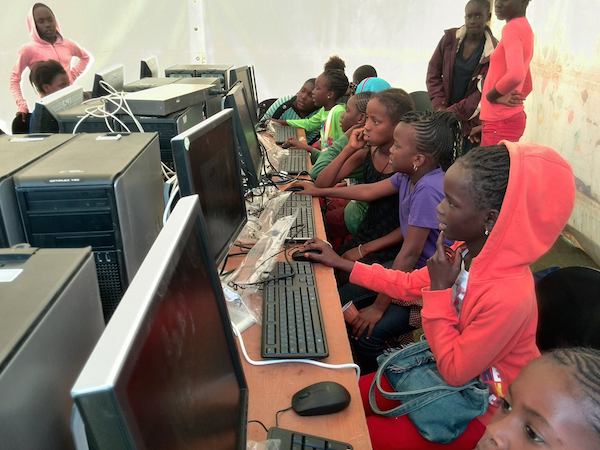 AbcCode, logiciel développé par <a href="/CAYSTI/">Ca B</a> #startup de <a href="/arielleKitio/">arielleKitio</a> qui initie les enfants dès le bas âge à la programmation informatique au #Cameroun