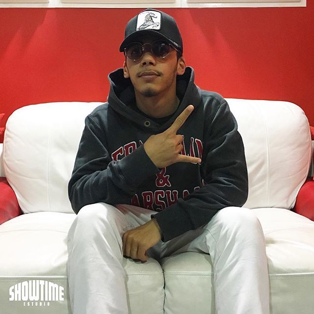 ShowtimeEstudio's tweet photo. Grabación de voces con @lehnzomusic en cabina. #lehnzo #showtimeestudio #grabacion #mezcla #mastering #masterizacion #rap #hiphop #rapespañol #hiphopespañol #musicaurbana #musica #estudio #malaga #bighozone https://t.co/yccKjtuU8d https://t.co/ZlQ0oO8xP1
