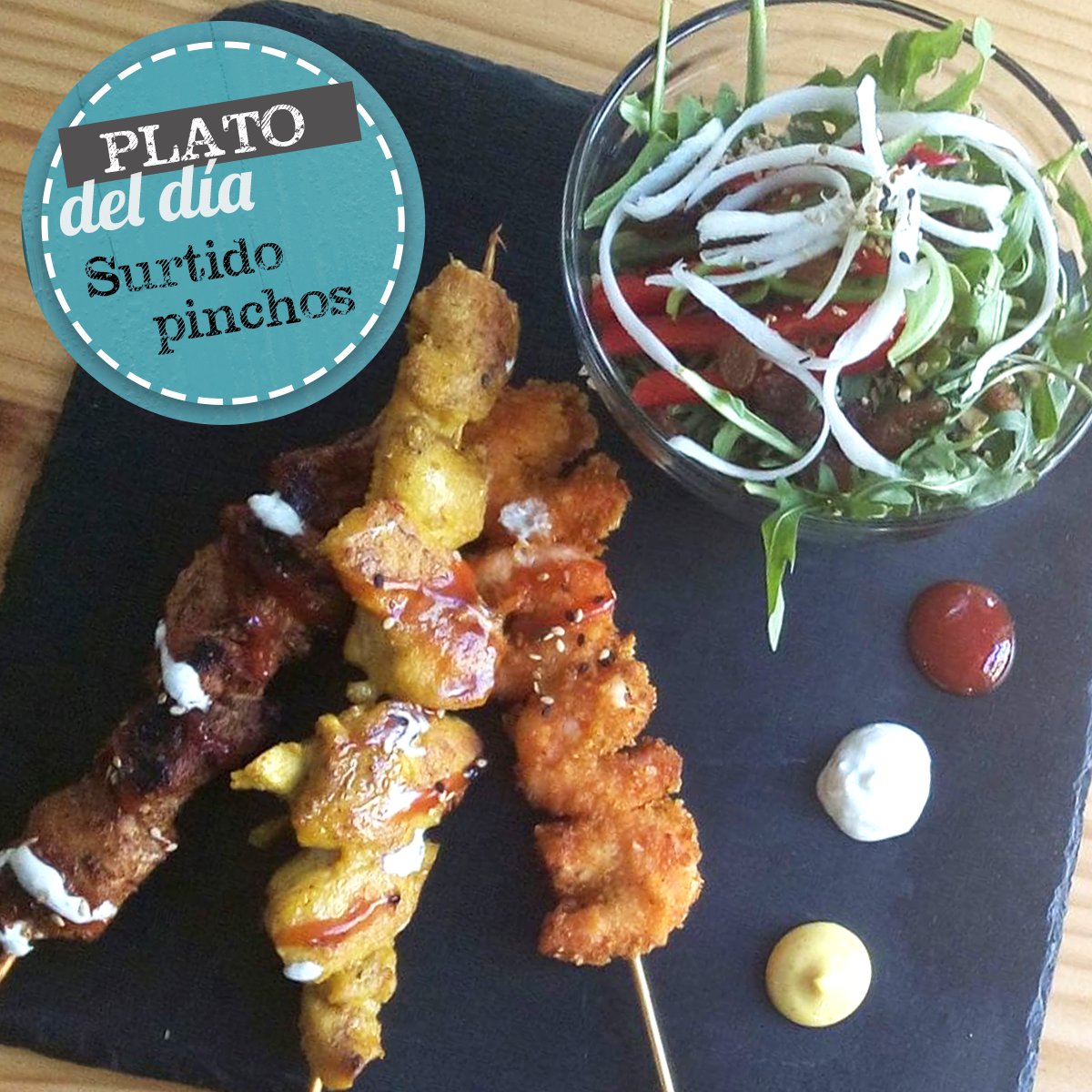 apartamentogb's tweet photo. Seguimos la semana con distinto #PlatodelDía 👨‍🍳
Para superar el ecuador de la semana, os proponemos Surtido de Pinchos con ensalada de rúcula 🥗🍢
Estamos en c/ Carretería, 92 🤗
#málaga #gourmet #comida #restaurante #gastrobar #centromálaga https://t.co/imIba0AJag