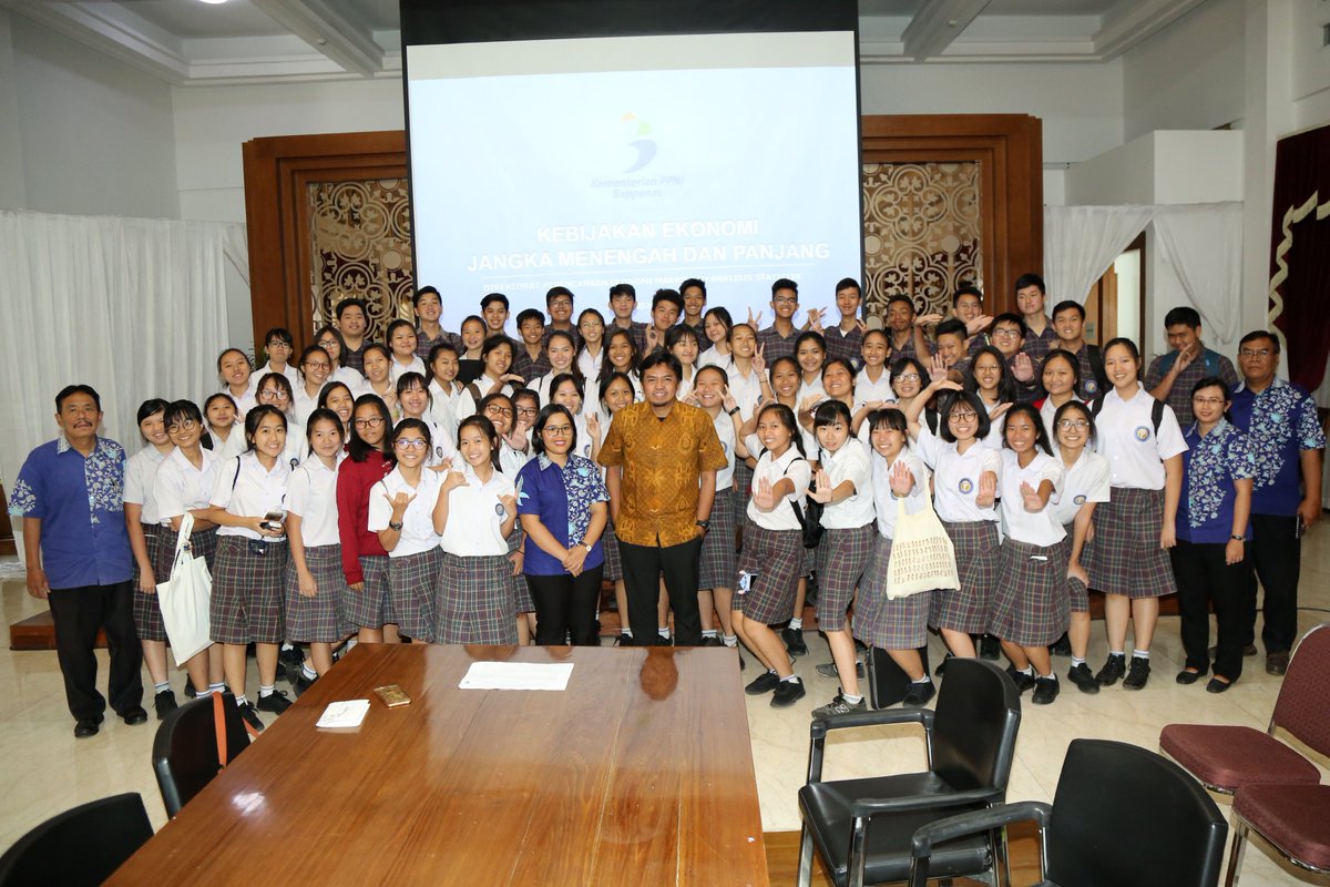 HumasBappenas's tweet photo. Bappenas menerima kunjungan dari Sekolah Menengah Atas Santa Laurensia, pada hari Rabu (30/05) di ruang rapat Benny S Muljana Kementerian PPN/Bappenas. https://t.co/F4A3WEbLhG