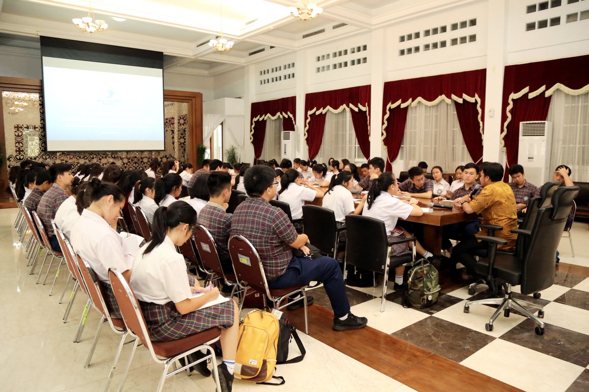 HumasBappenas's tweet photo. Bappenas menerima kunjungan dari Sekolah Menengah Atas Santa Laurensia, pada hari Rabu (30/05) di ruang rapat Benny S Muljana Kementerian PPN/Bappenas. https://t.co/F4A3WEbLhG
