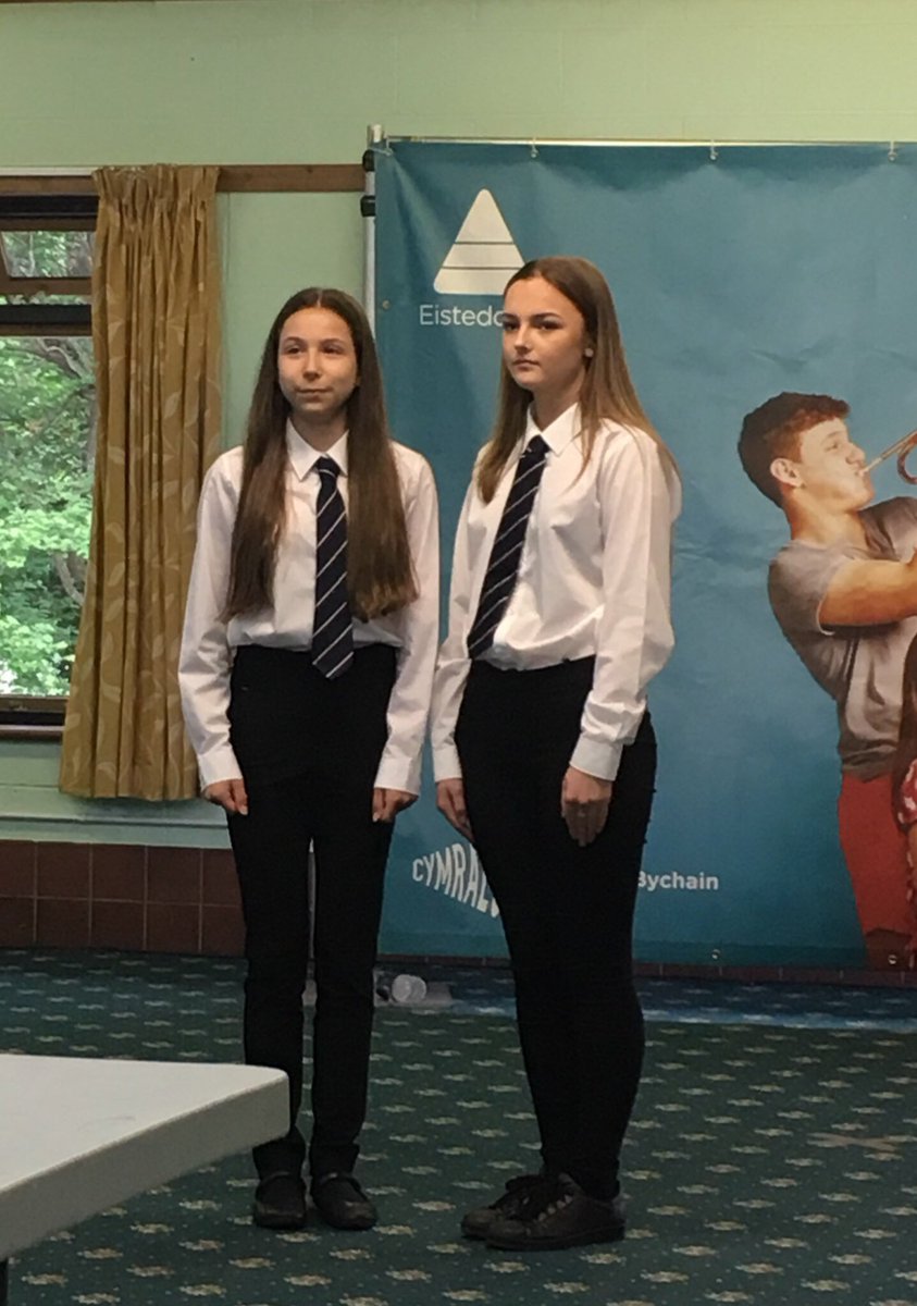 Joio bach o gerdd dant! Da iawn ferched. #balch